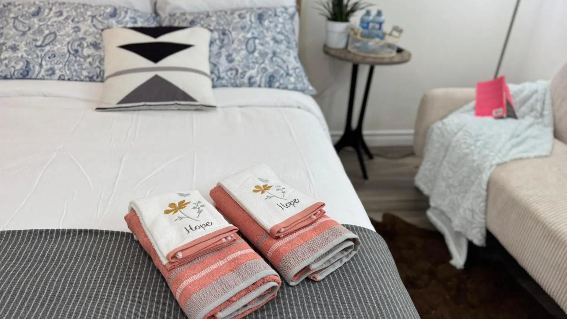Quarto em Acomodações Particulares Sunrise Bnb - Free Parking Toronto
