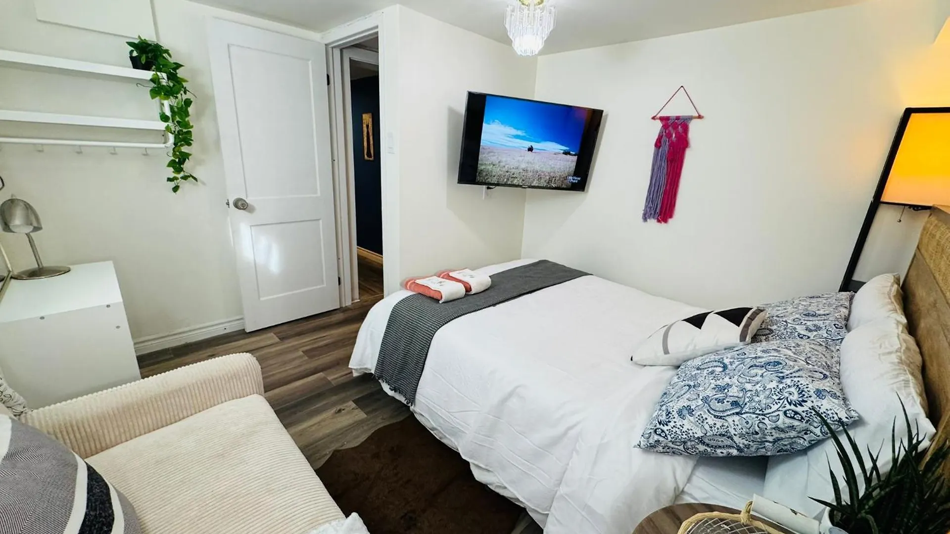 Sunrise Bnb - Free Parking Toronto Quarto em Acomodações Particulares