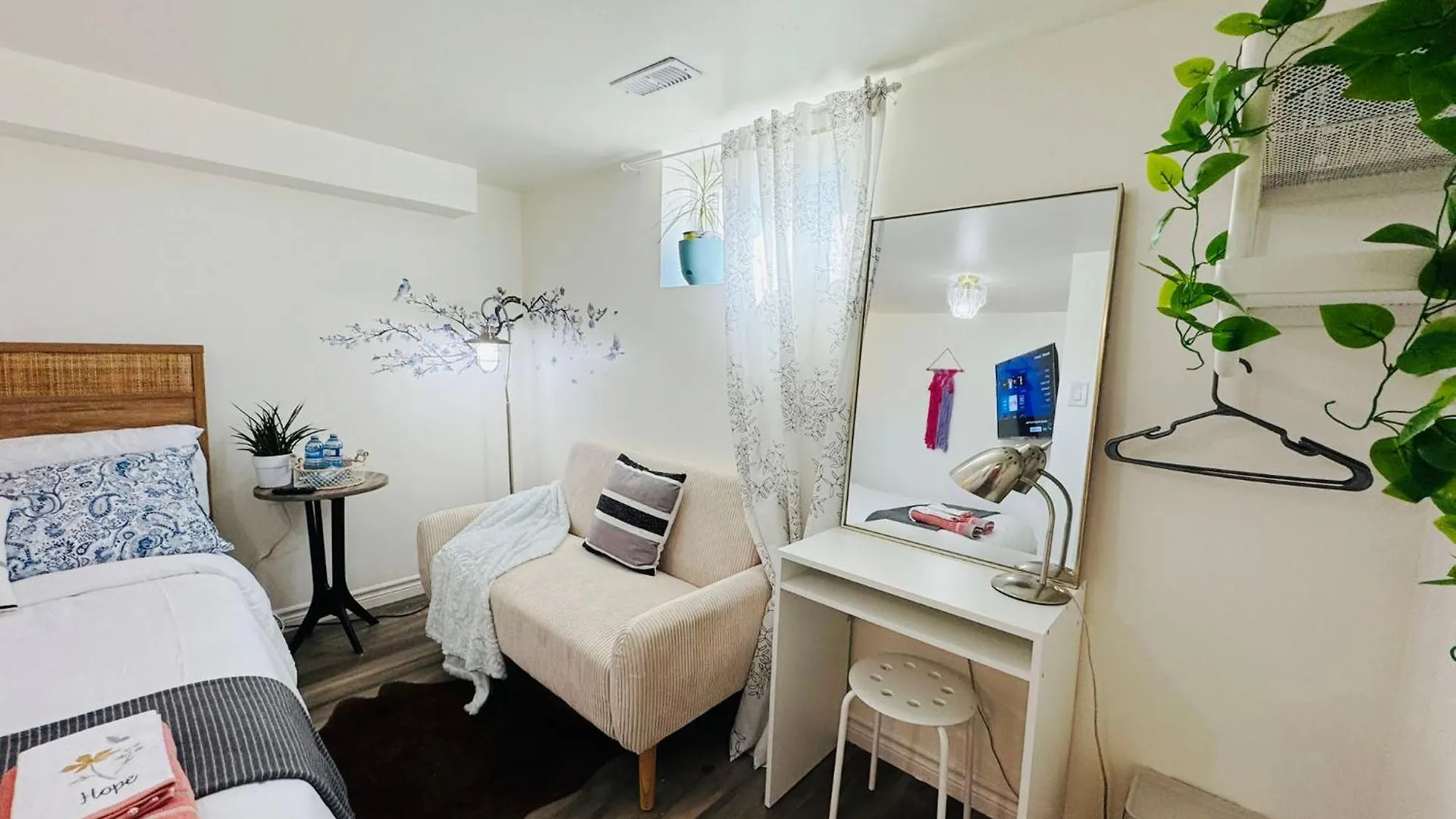 Sunrise Bnb - Free Parking Toronto Homestay