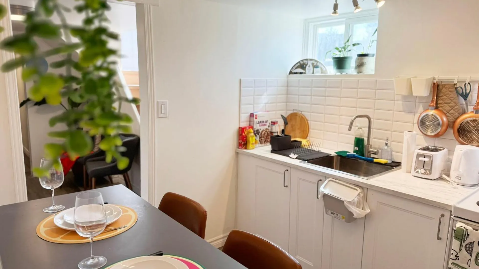 Sunrise Bnb - Free Parking Toronto Homestay