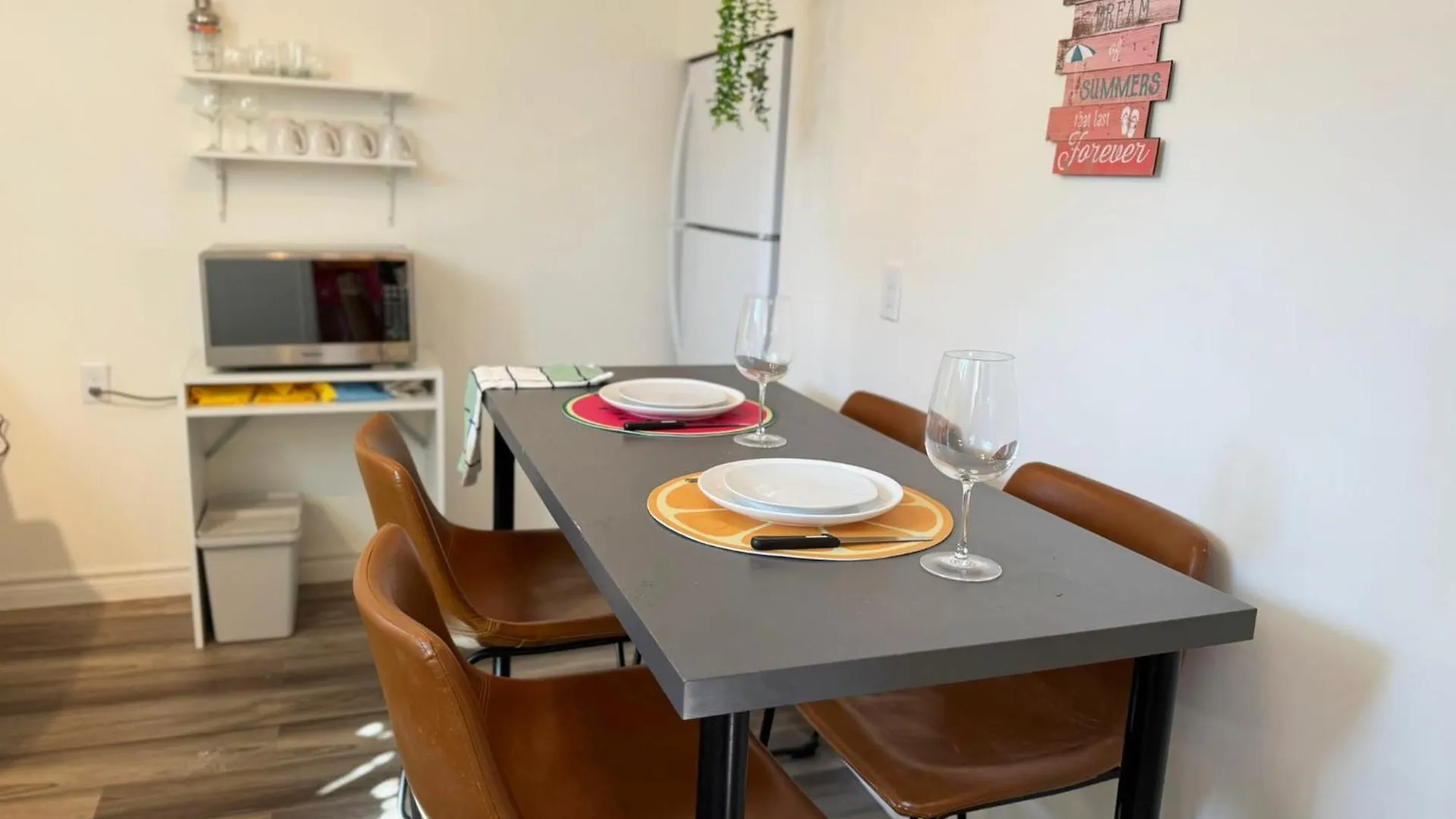 Sunrise Bnb - Free Parking Toronto Homestay