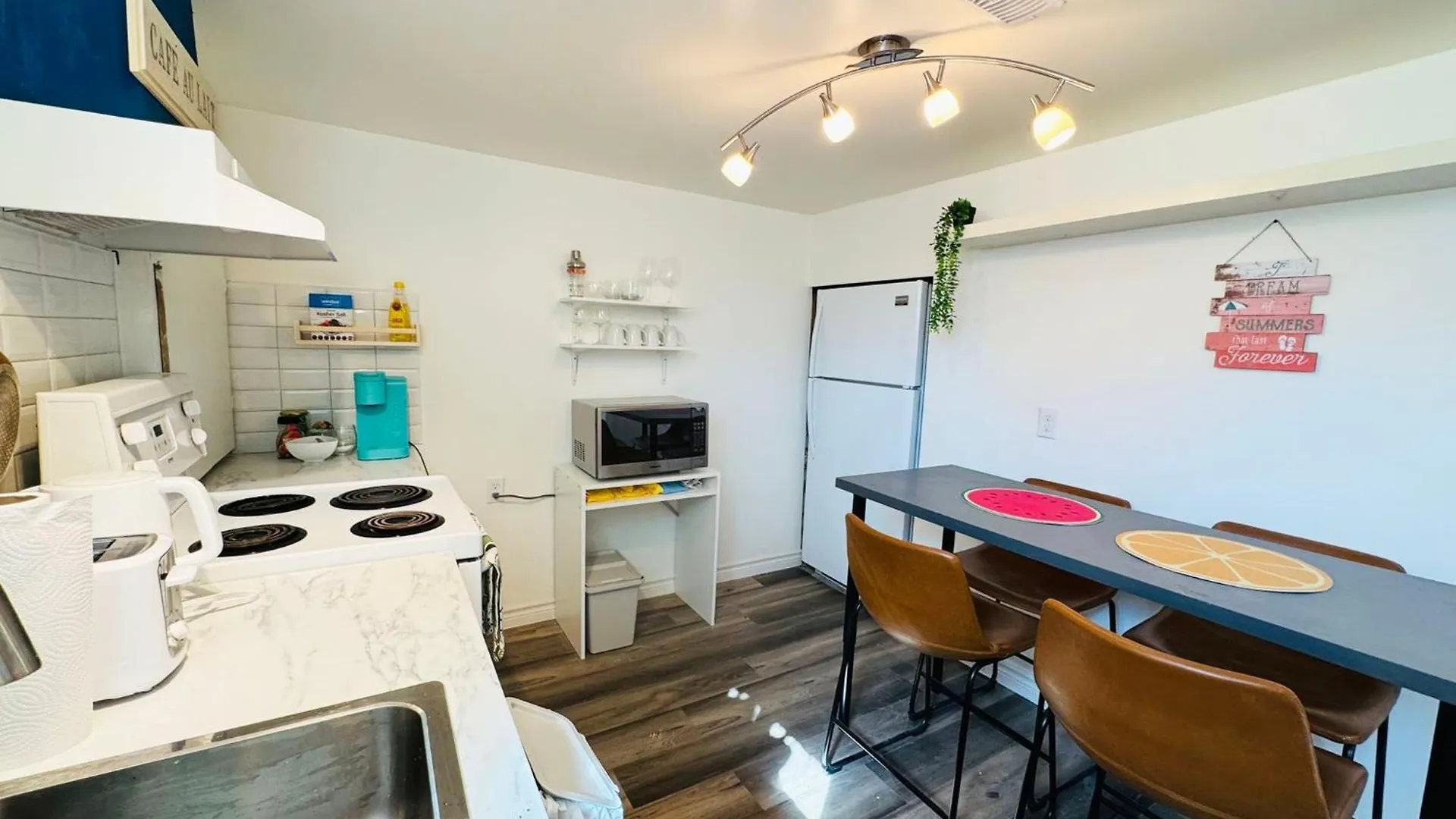 Homestay Sunrise Bnb - Free Parking Toronto
