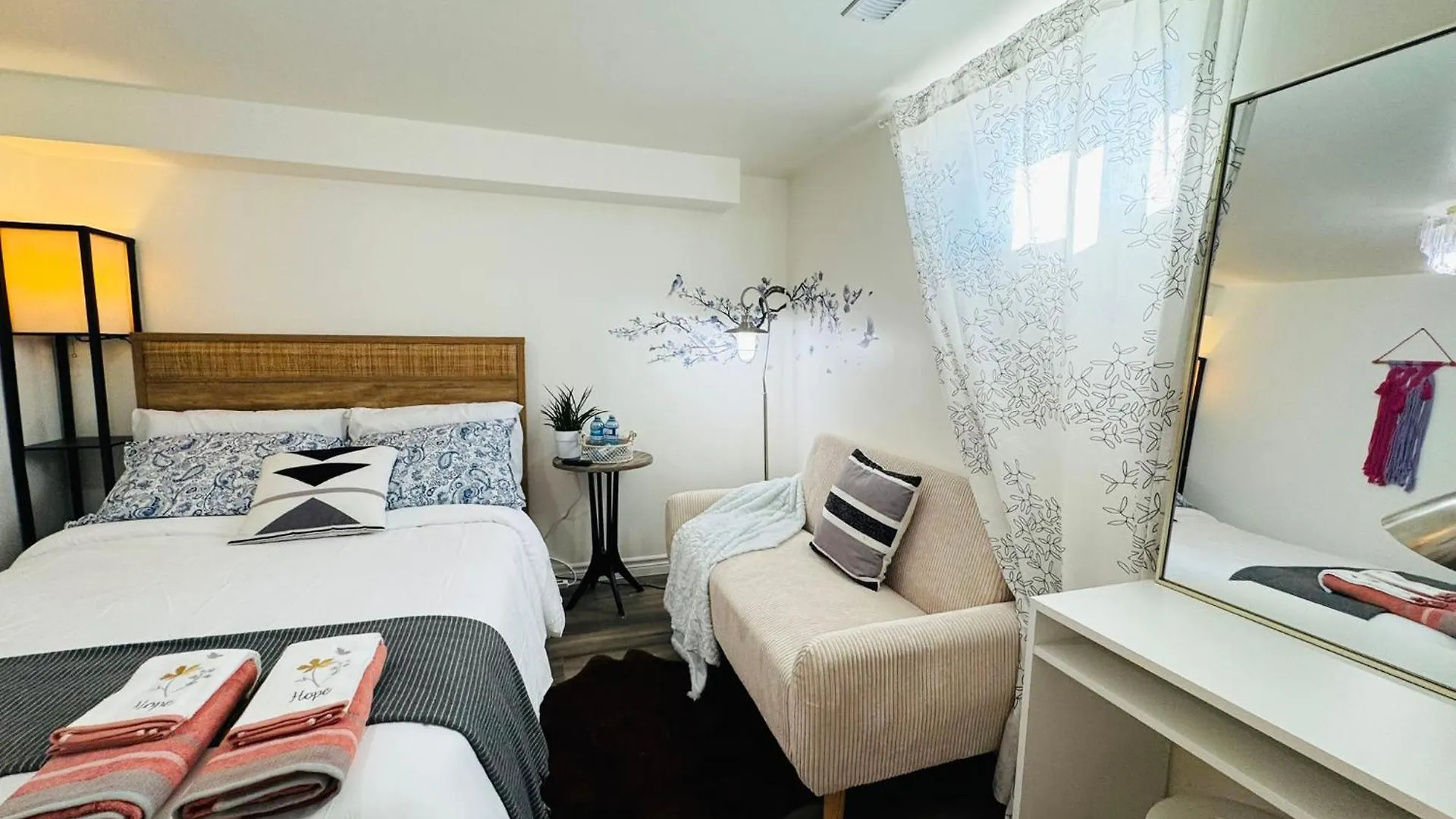 Homestay Sunrise Bnb - Free Parking Toronto Canada